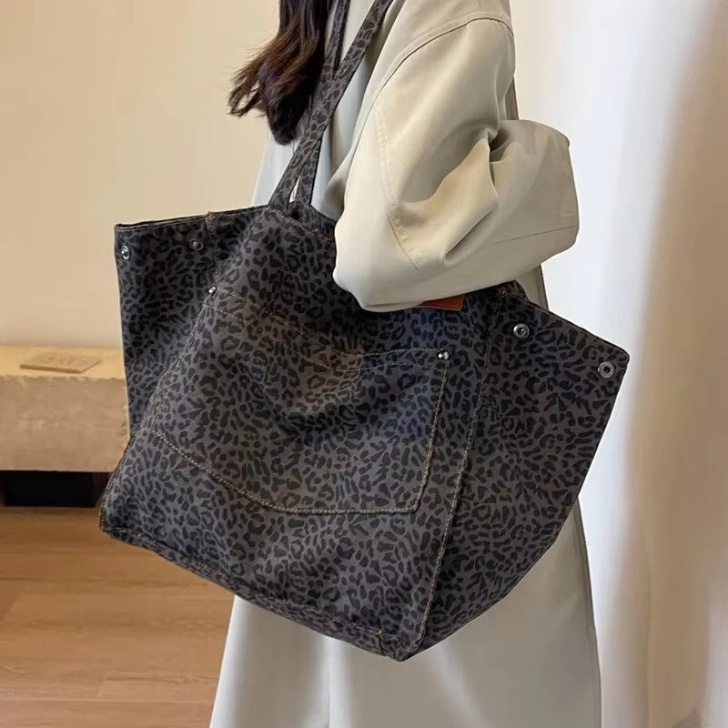 Leopard Pattern Tote Bag Vintage Canvas Shoulder Bag Fashion Big Capacity Handbag for School Work Shopping