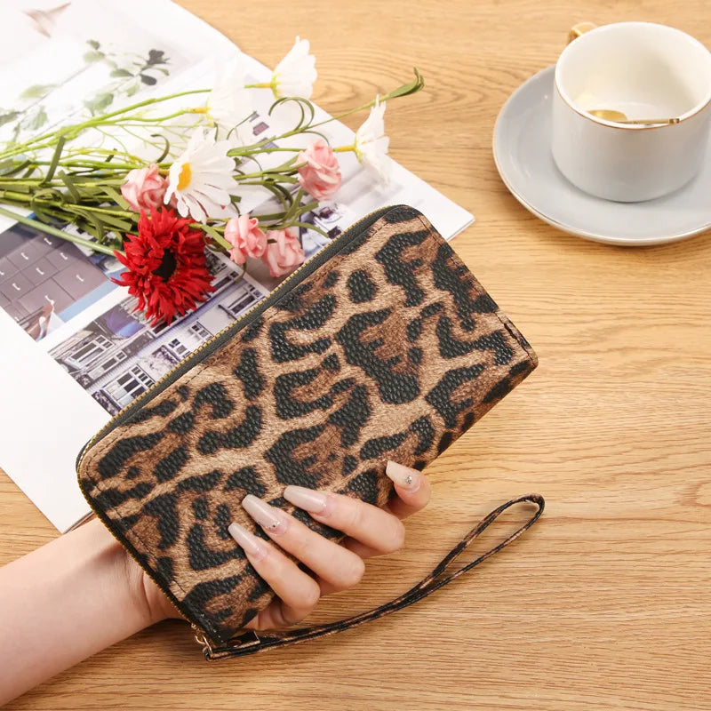 Leopard print vintage long wrist wallet fashion and versatile